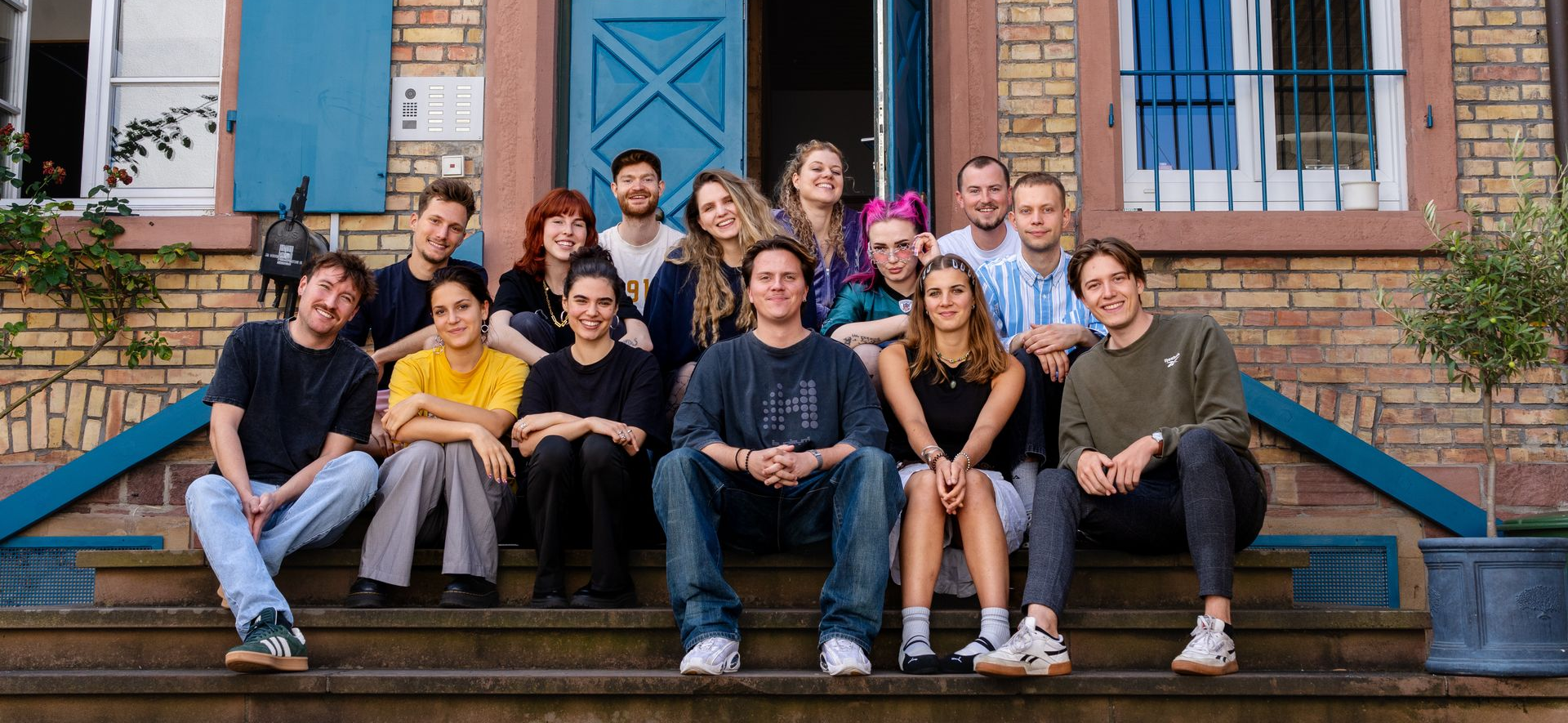 Gruppenfoto der Teilnehmer des Newcomer:innen Camps in Sandhausen.