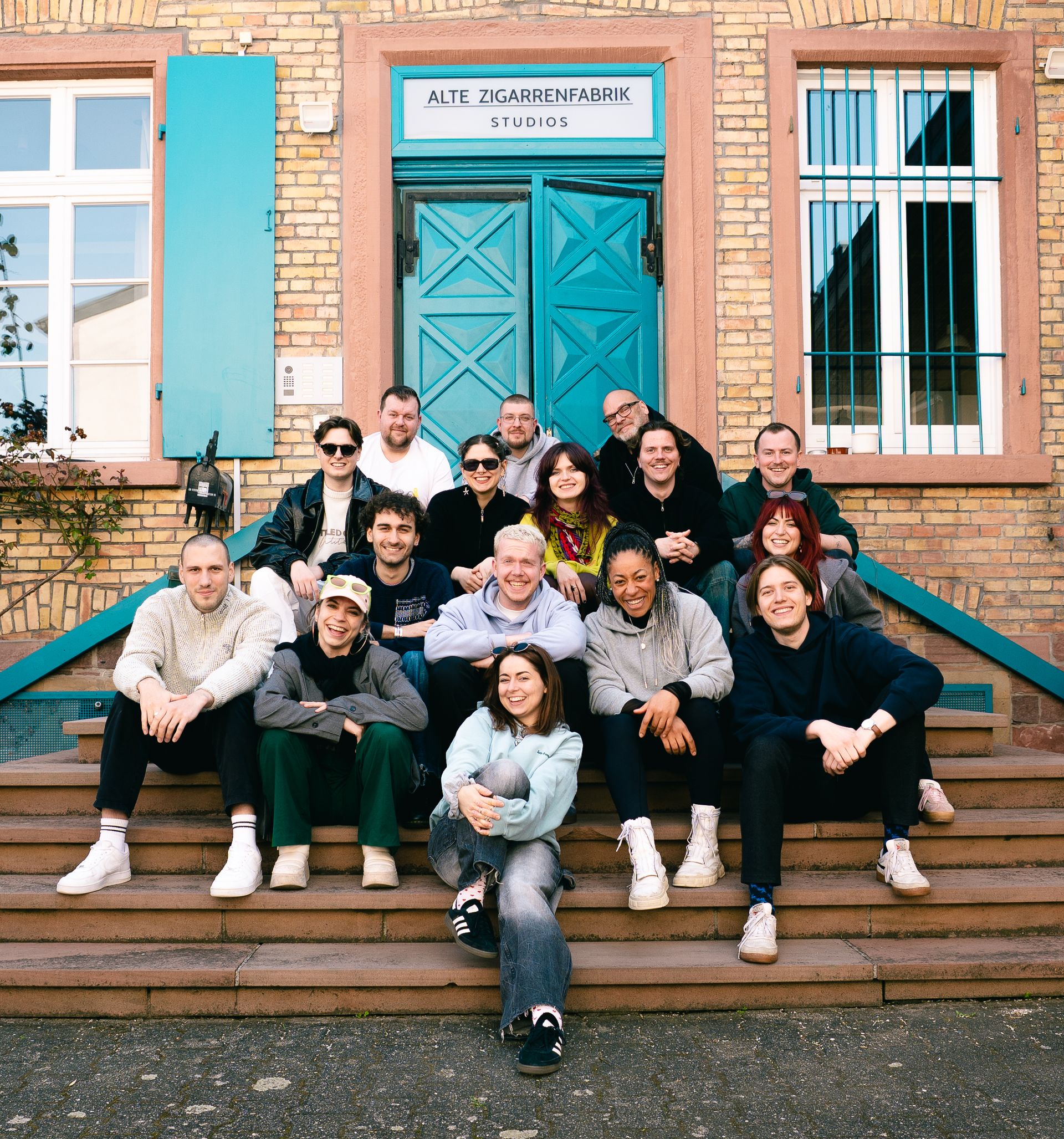 Gruppenbild der Teilnehmer:innen des Mundart Camps