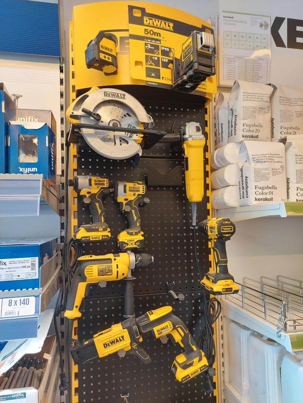 Un'esposizione di elettroutensili