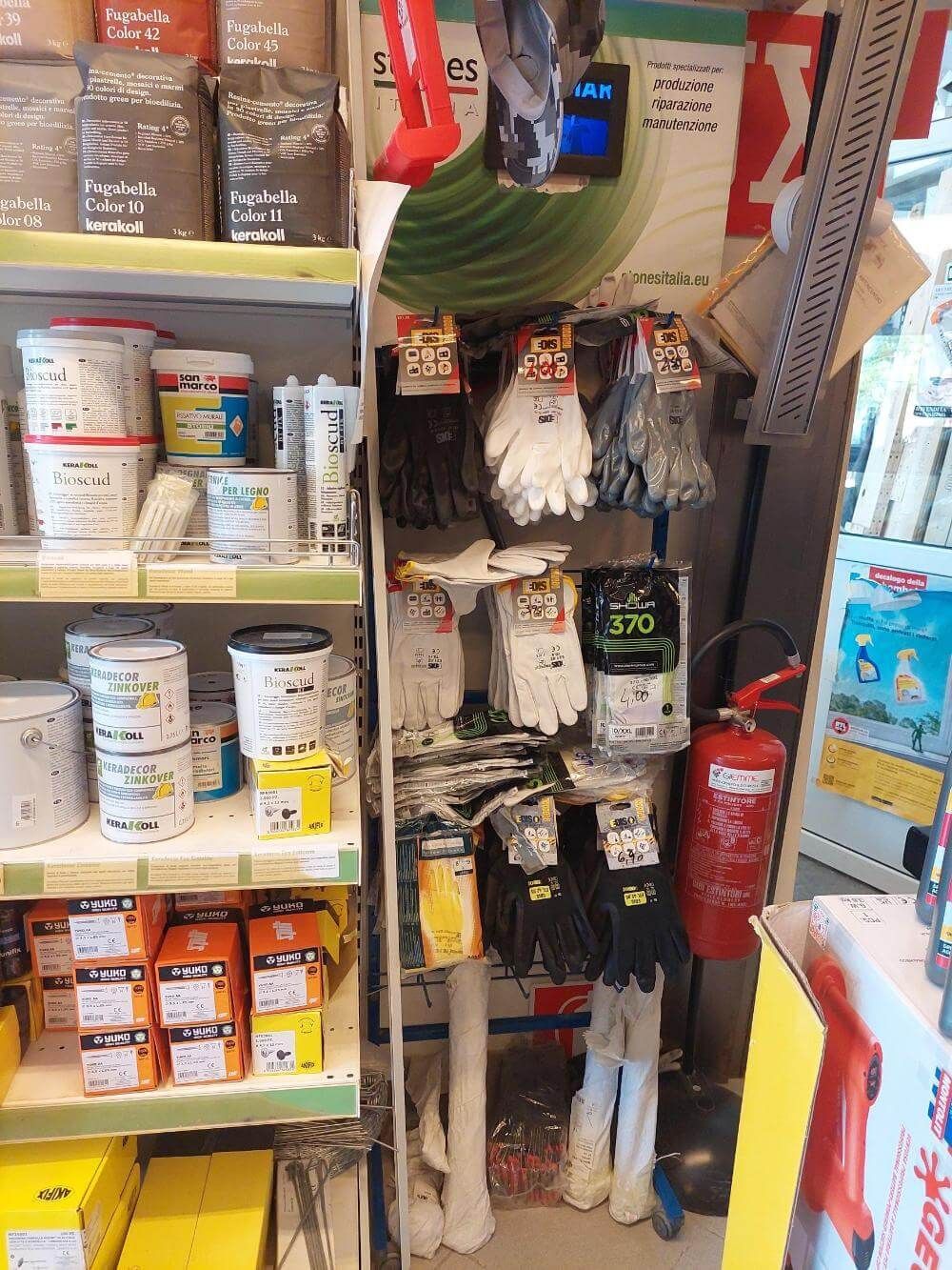 colori, pitture, guanti e utensili