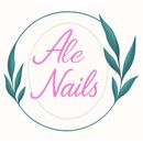 Logotipo de Ale Nails: Texto rosa en cursiva dentro de un círculo con contorno azul verdoso 