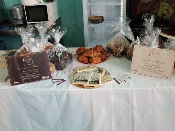 Tavolo con prodotti da forno
