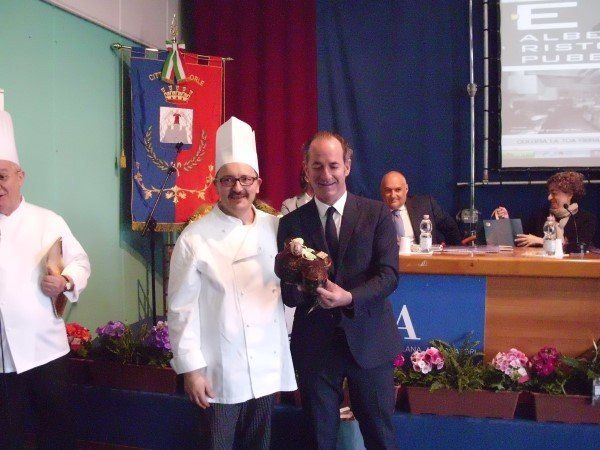 Un cuoco premiato per una colomba pasquale