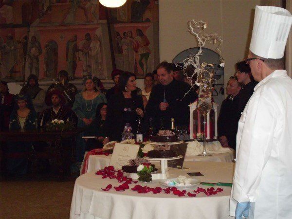 Un cuoco ad una premiazione