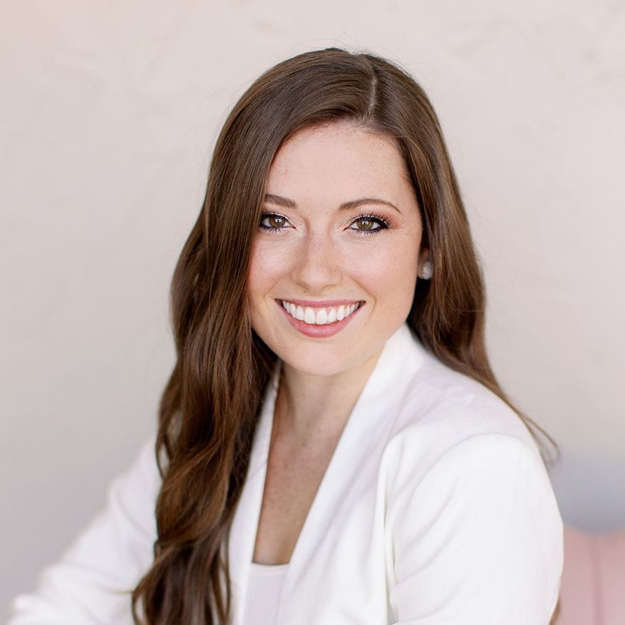 profile photo of woman dietitian smiling