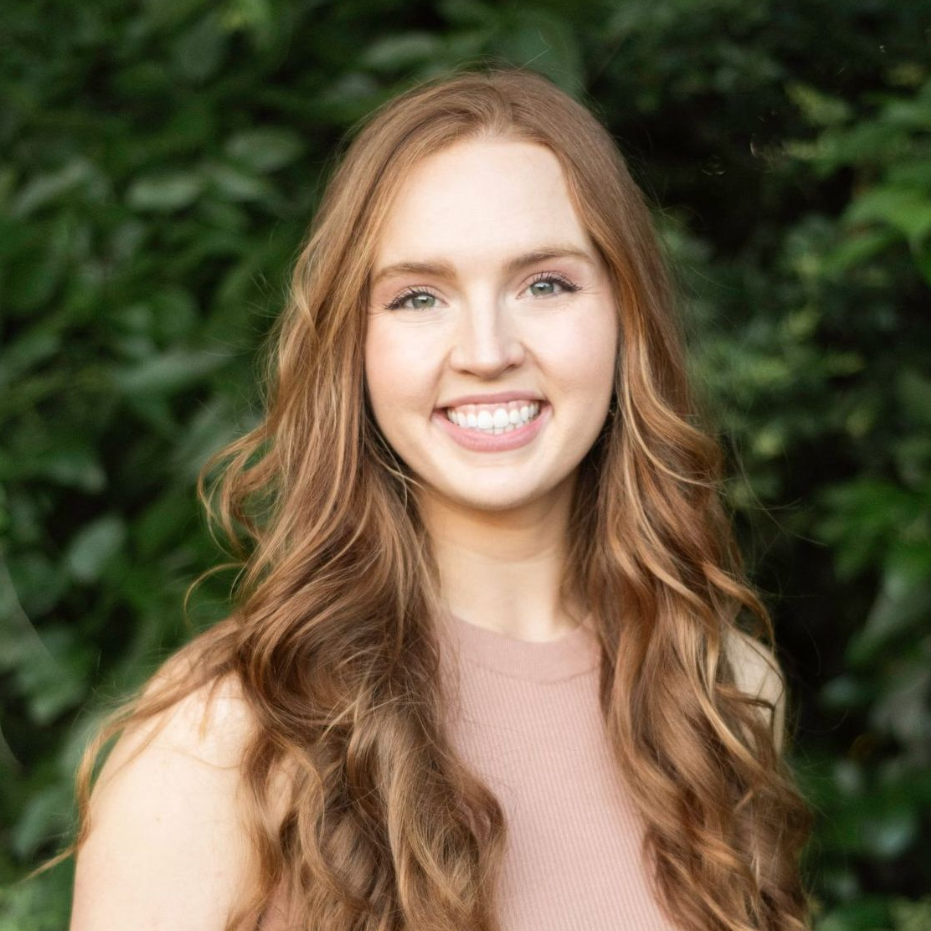 profile photo of woman dietitian smiling