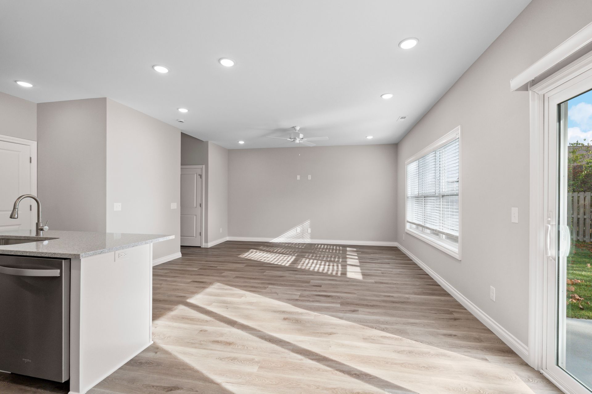 Photo of the living room seen from the kitchen