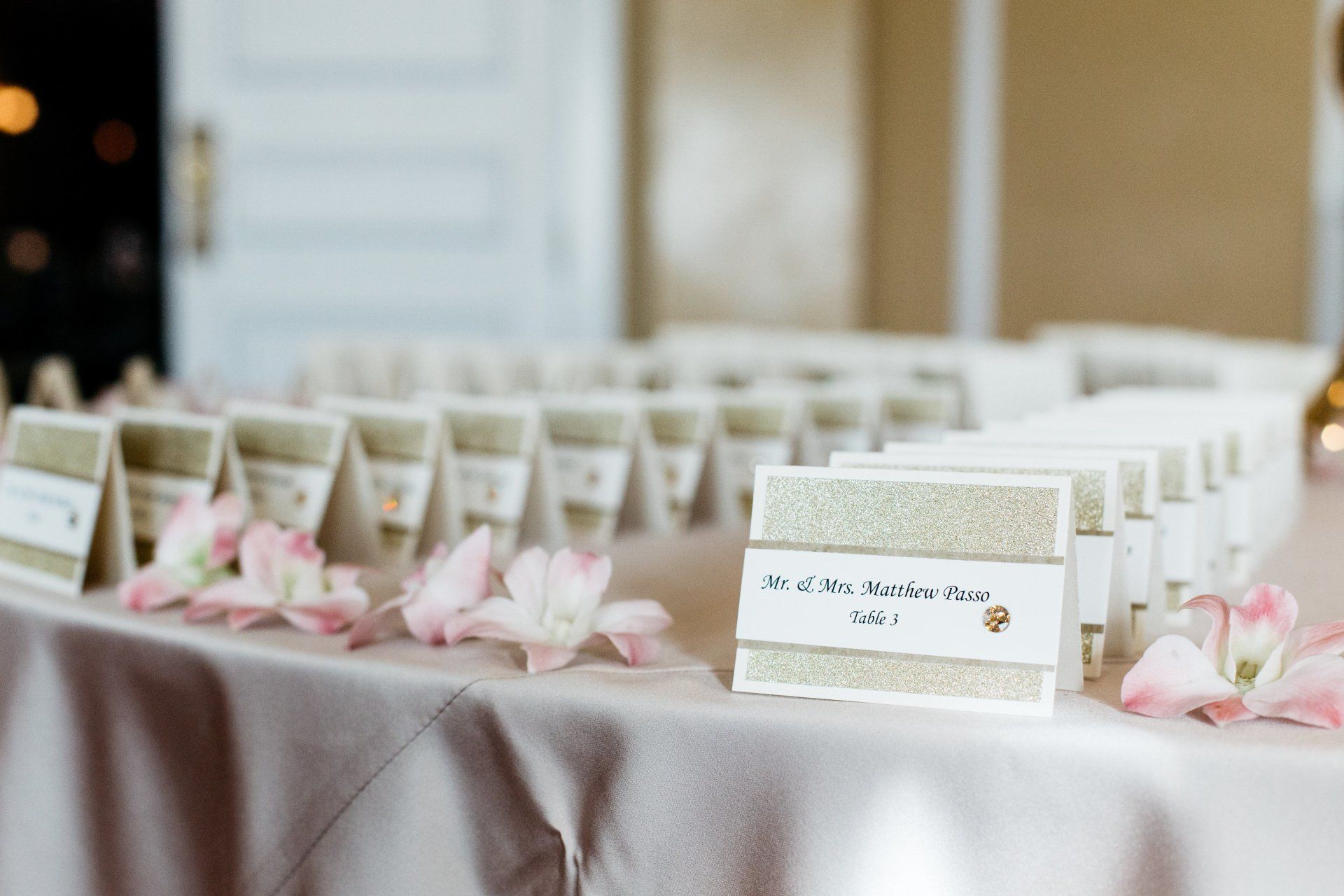 A table with a lot of place cards on it