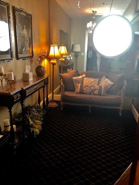 A living room with a couch and two lamps