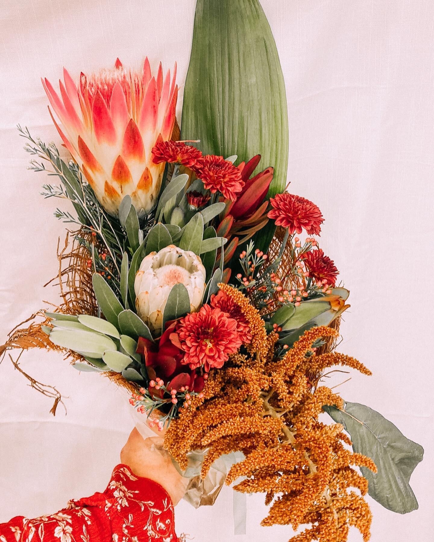 Flower arrangement - Blackwater Gifts & Flowers