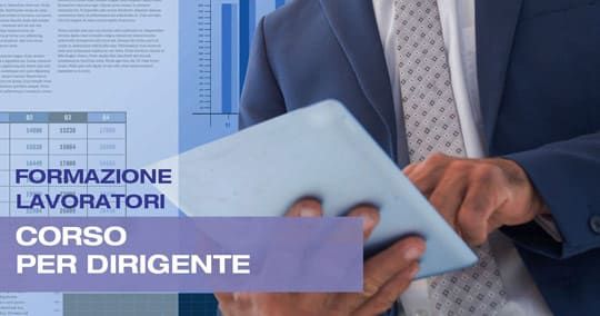 Uomo in giacca e cravatta che usa un tablet, con la scritta in sovrimpressione