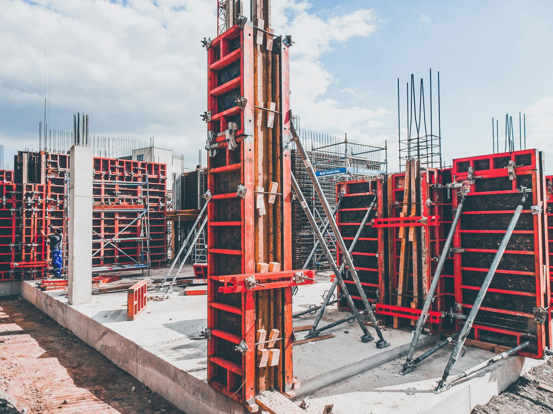 A construction site with a lot of scaffolding and pillars.