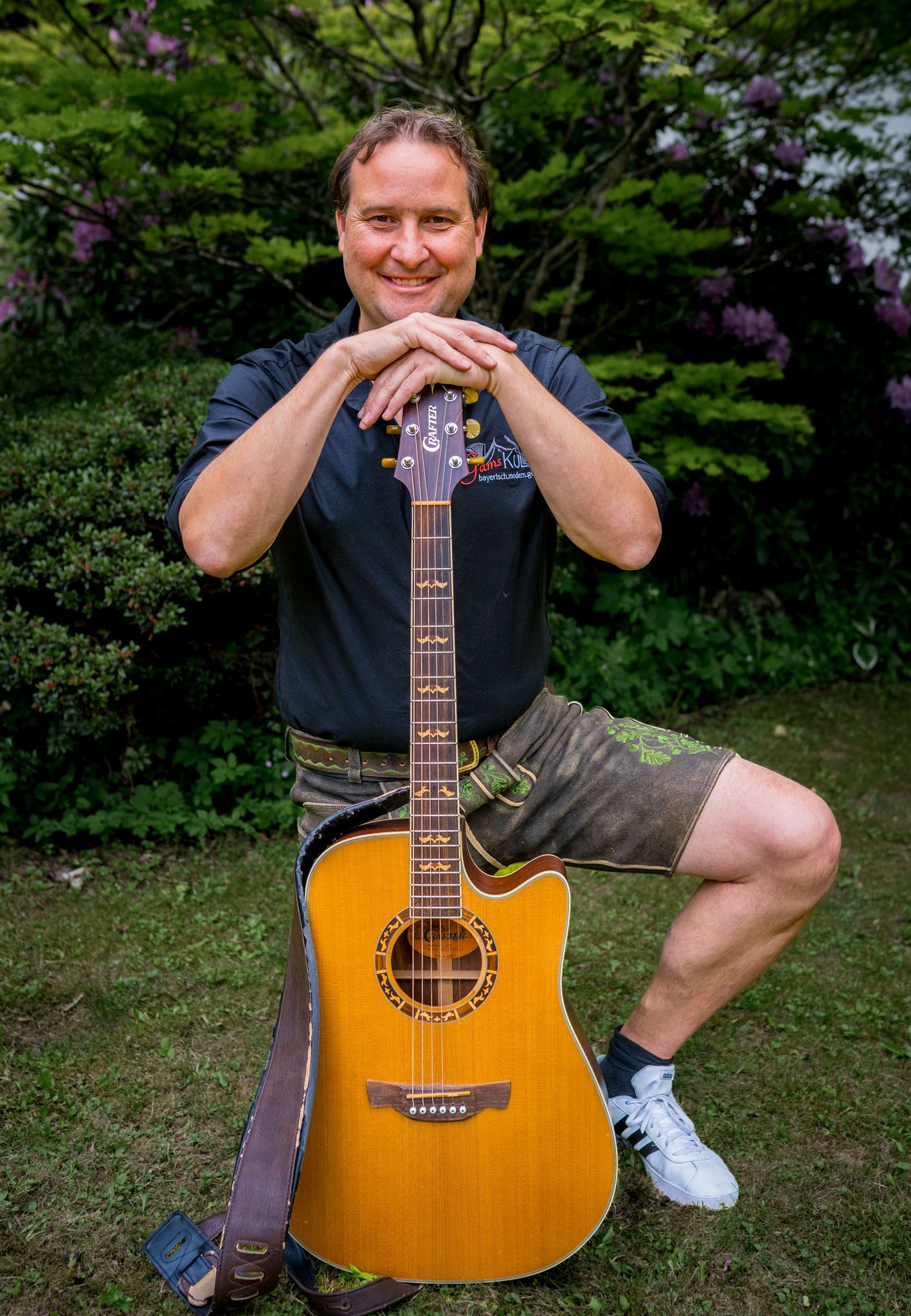 Flori mit Instrument