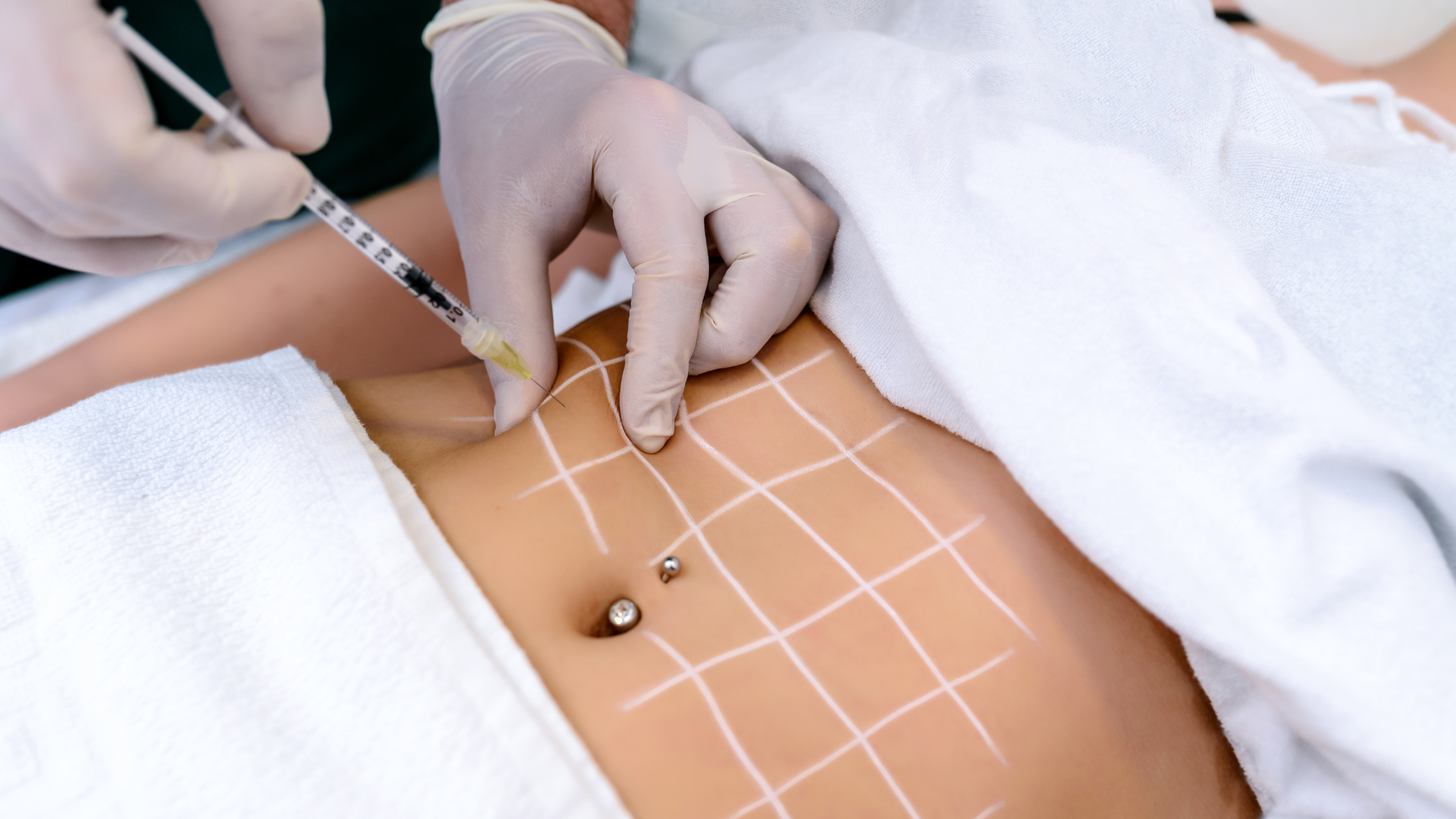 A woman is getting an injection in her stomach.