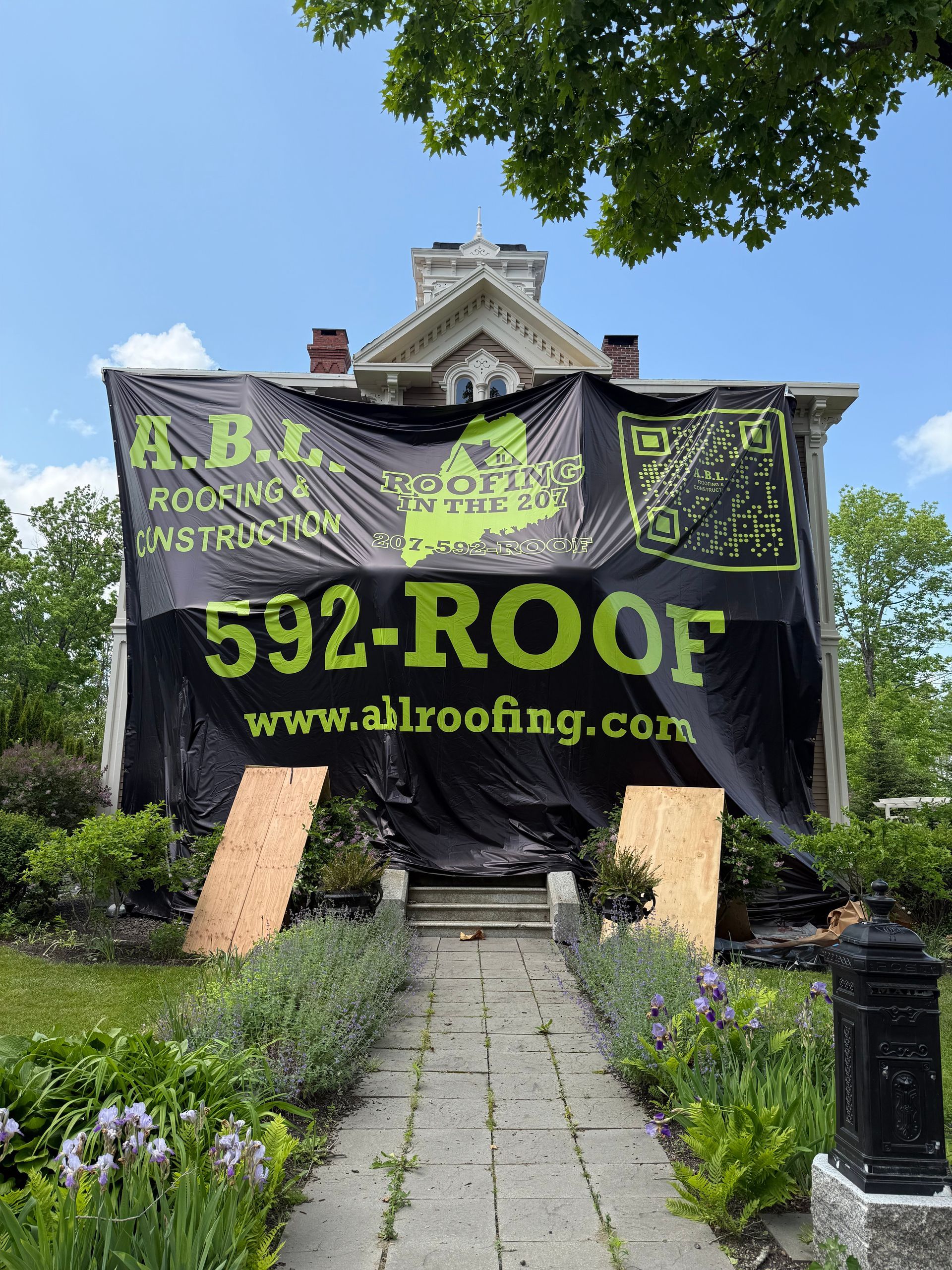A black sign that says 592-roof on it