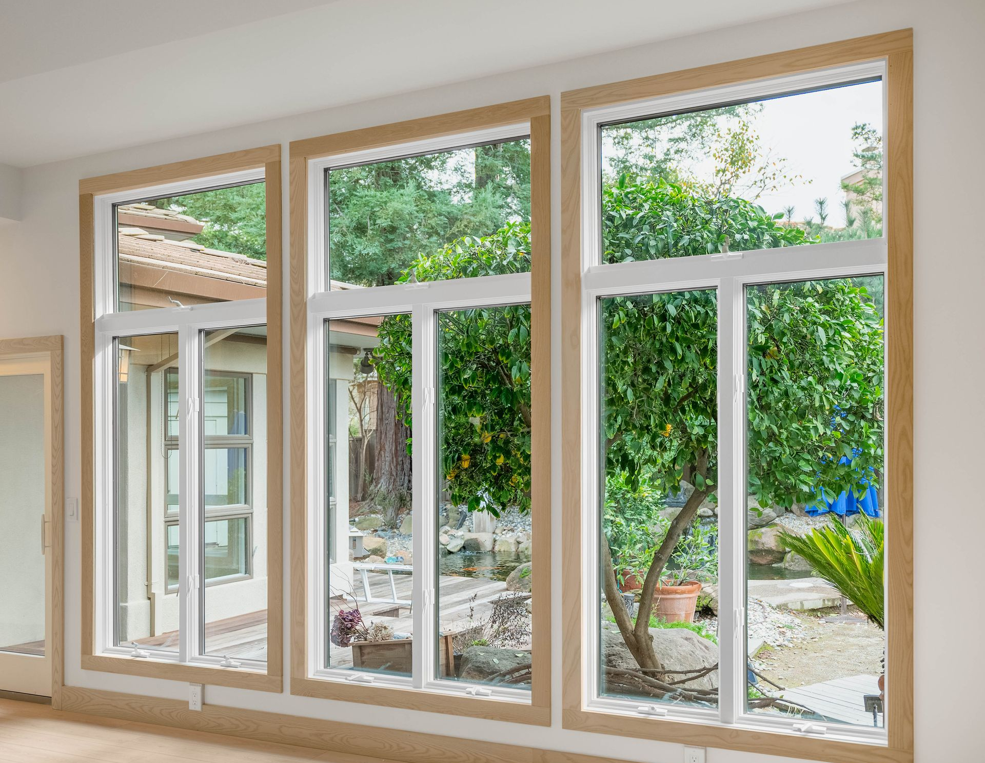 The roof of a house with a triangle shaped roof and a lot of windows.