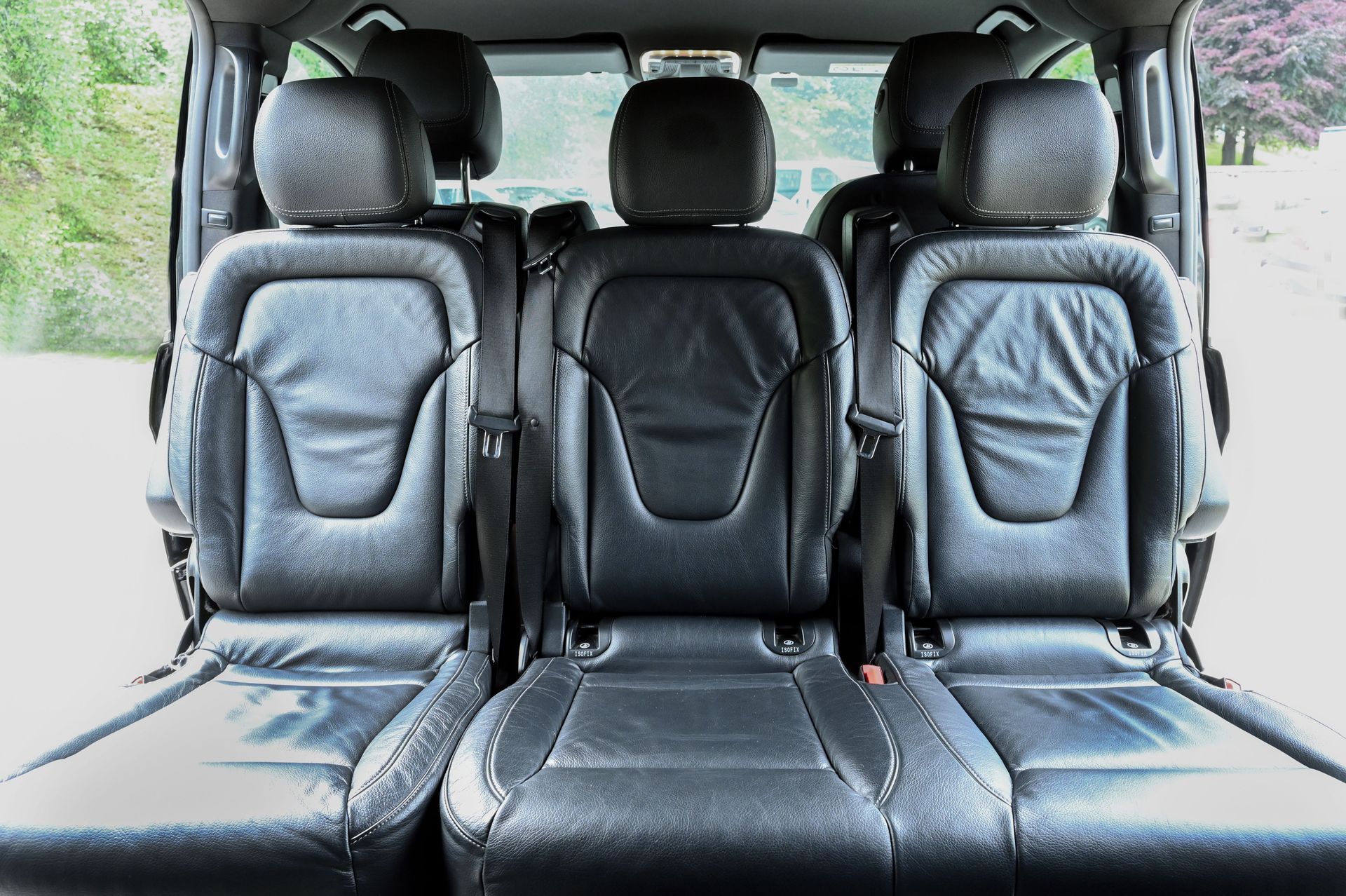 Interno Van nero di Jacek NCC per servizio di noleggio con conducente a Lecco e in tutta la Lombardia