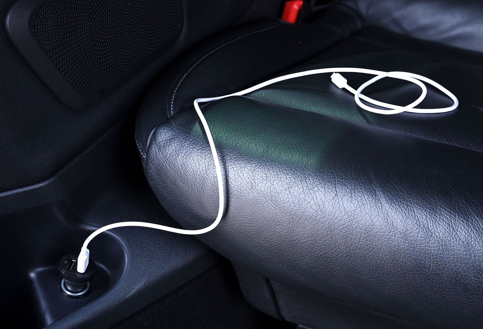 Interno del Van nero di Jacek NCC per servizio di noleggio con conducente a Lecco e in tutta la Lombardia