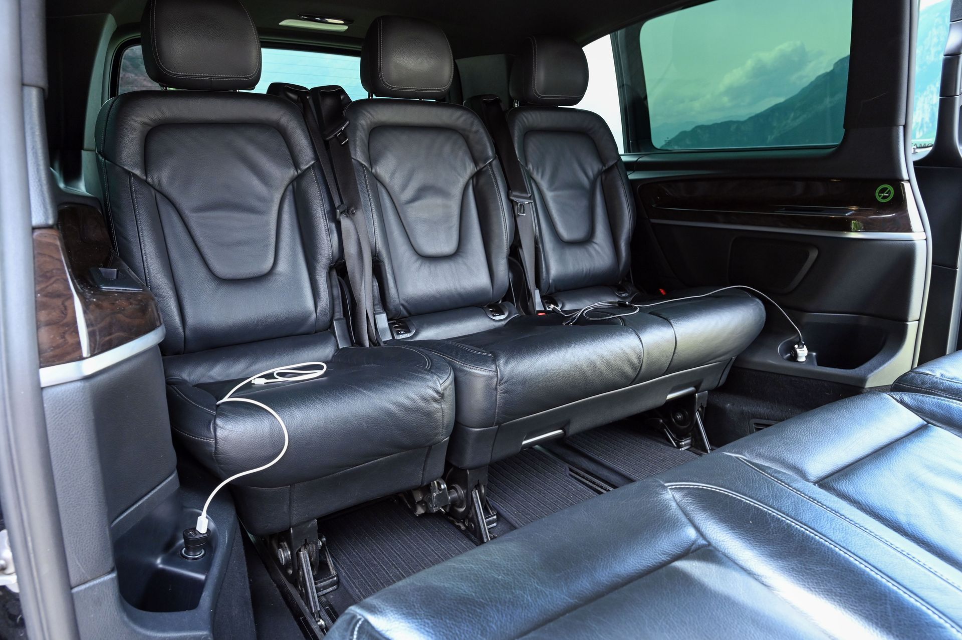 Interni del Van nero di Jacek NCC per servizio di noleggio con conducente a Lecco e in tutta la Lombardia