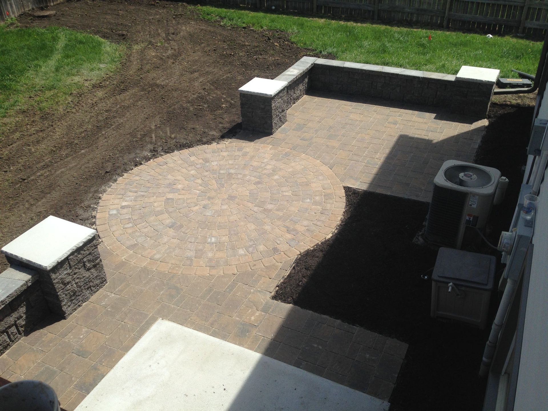 An aerial view of a patio with a circle in the middle.