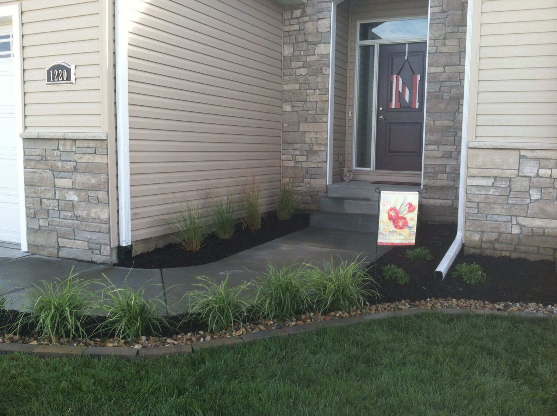A house with a sign in front of it that says ' i love you '