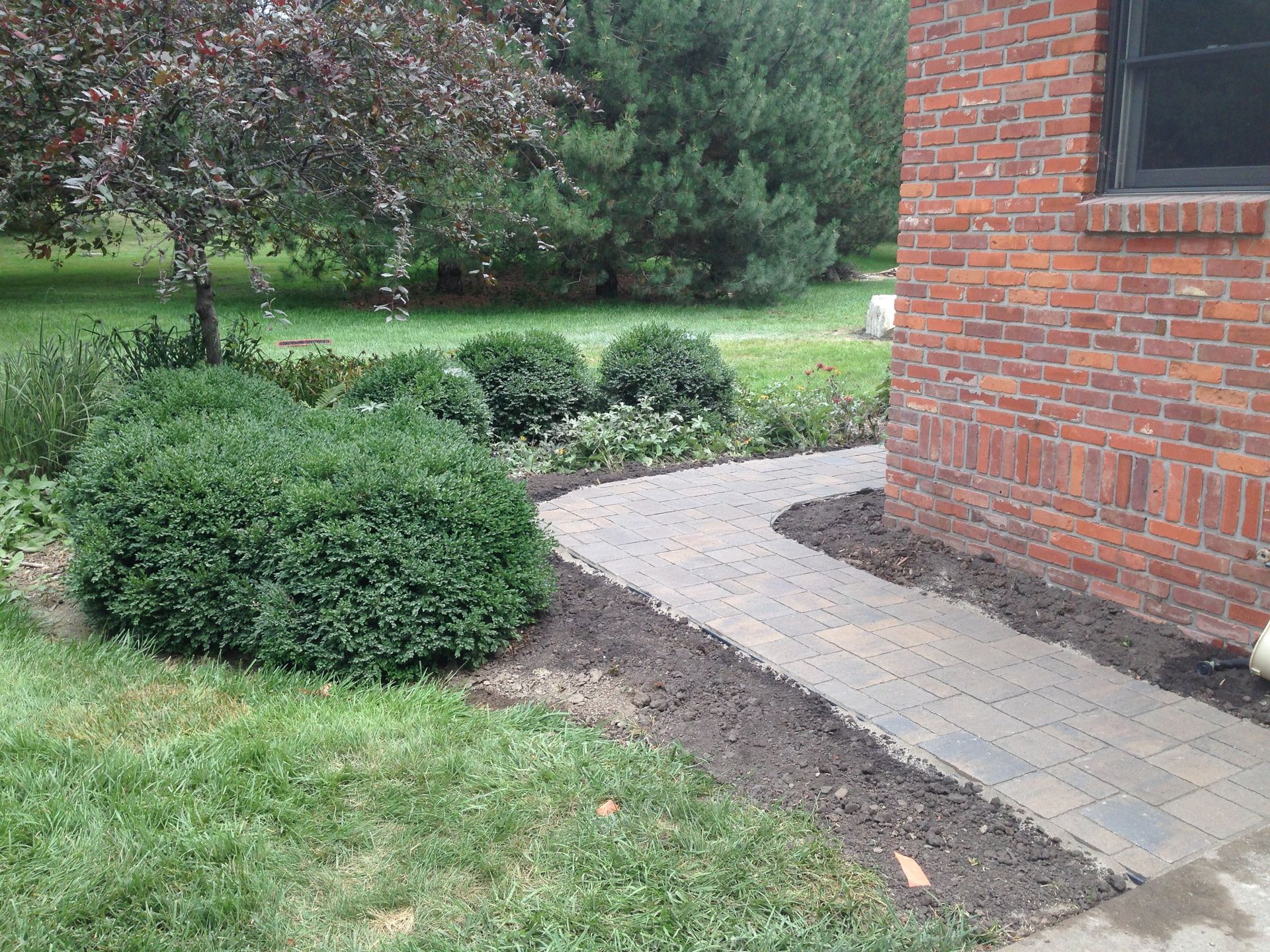 A brick building with a walkway leading to it.