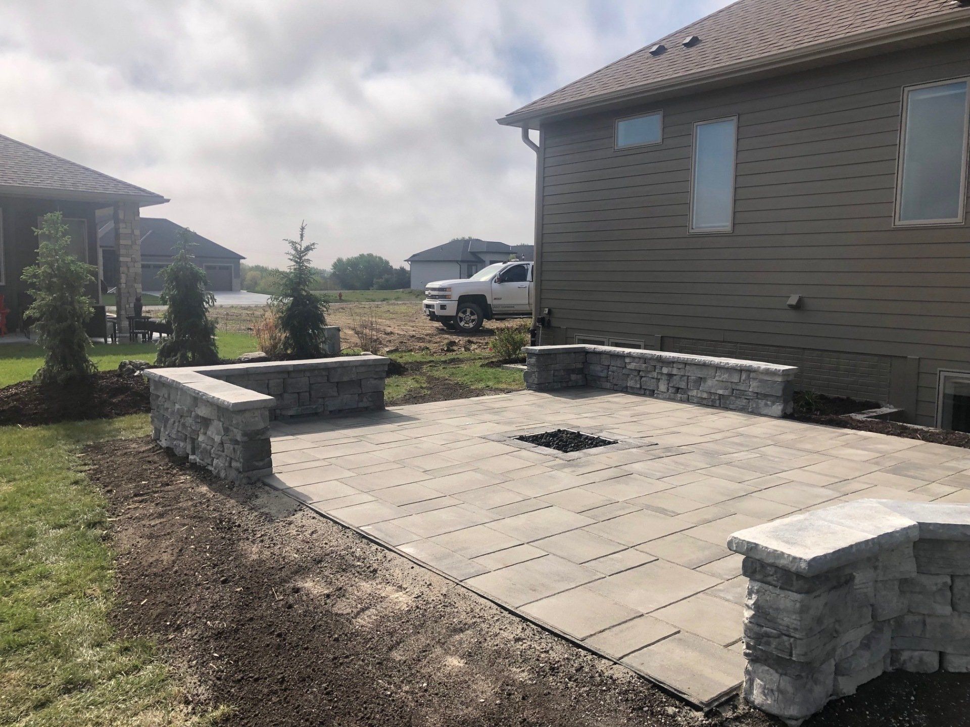 There is a fire pit in the backyard of a house.