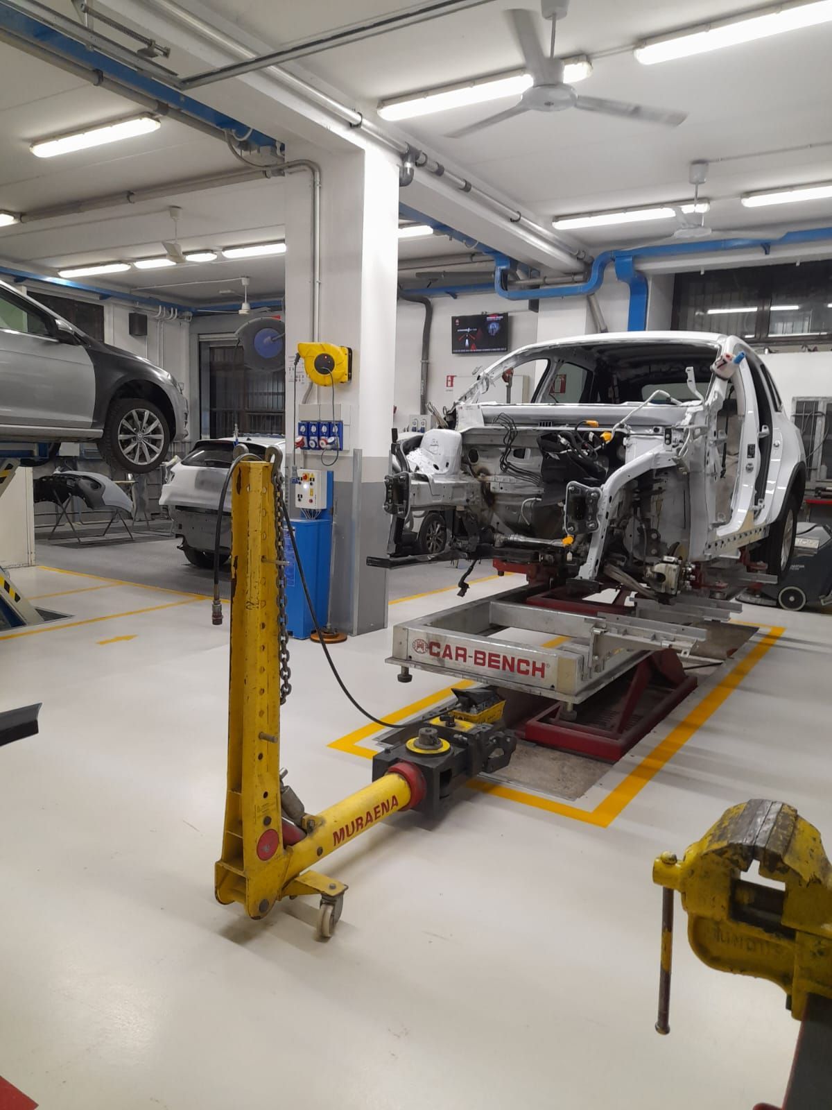 attrezzature riparazione auto