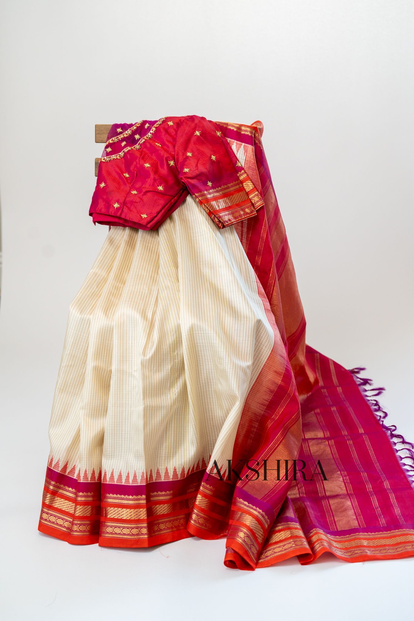 SA0008:Cream White Gadwal Pattu Saree