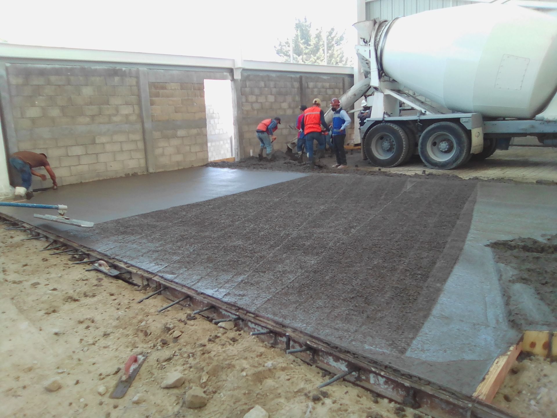 diseño y construcción de pisos y pavimentos de concreto.