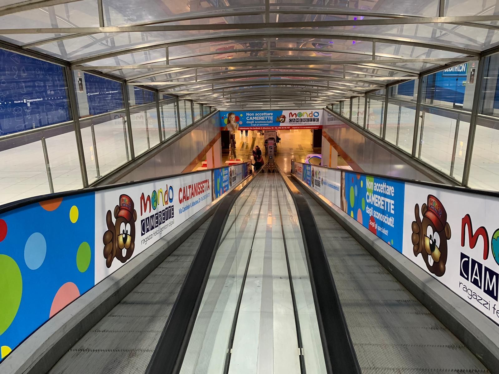 pannelli pubblicitari su scala mobile