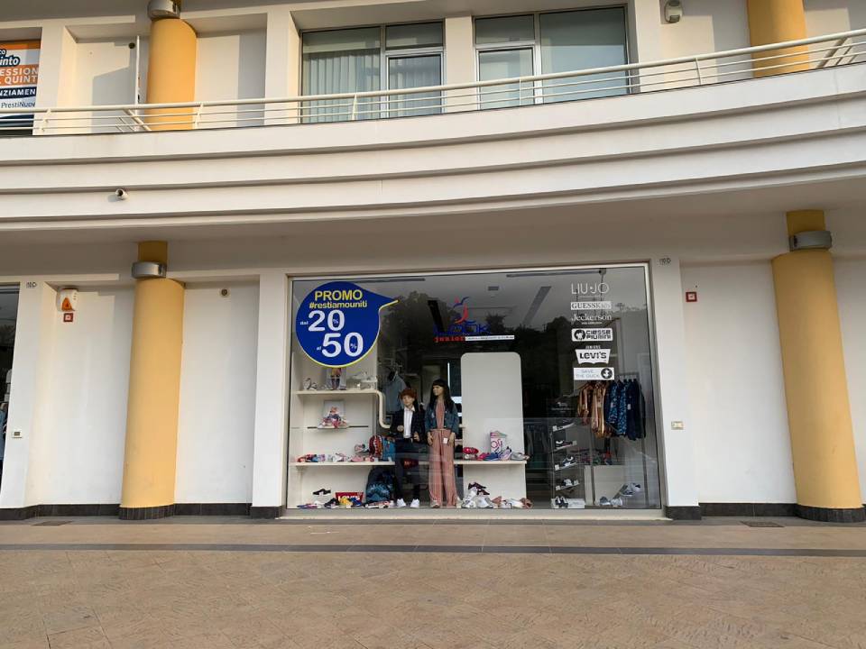 Promozione con vetrofania