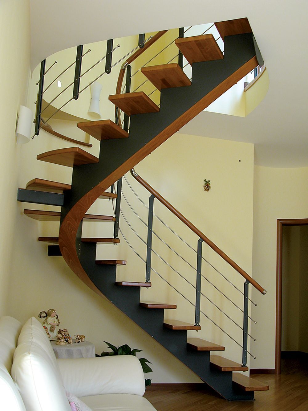 scala da interni elicoidale in legno