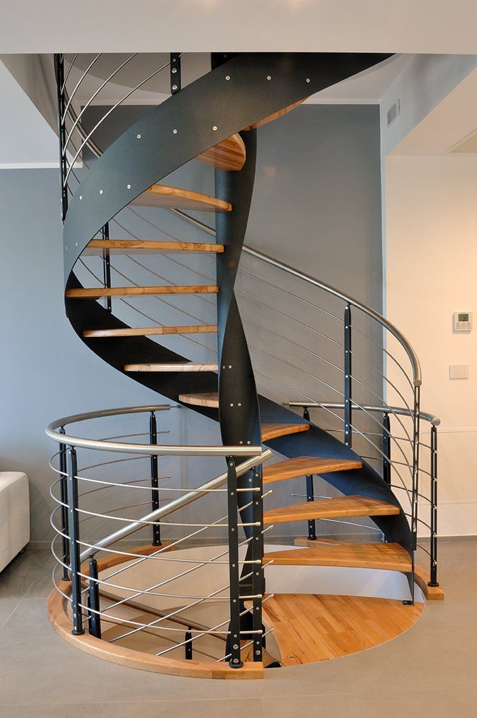 scala da interni elicoidale con ringhiera in alluminio