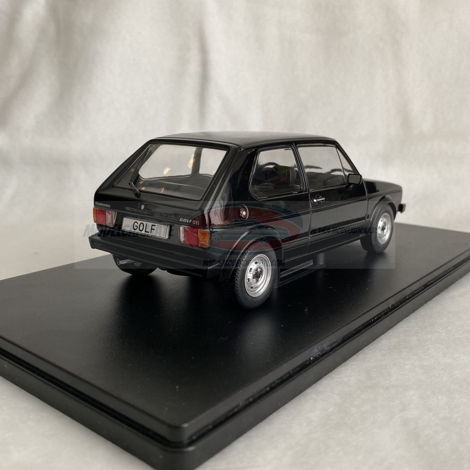 Whitebox Volkswagen Golf 1 GTI - 1:24
