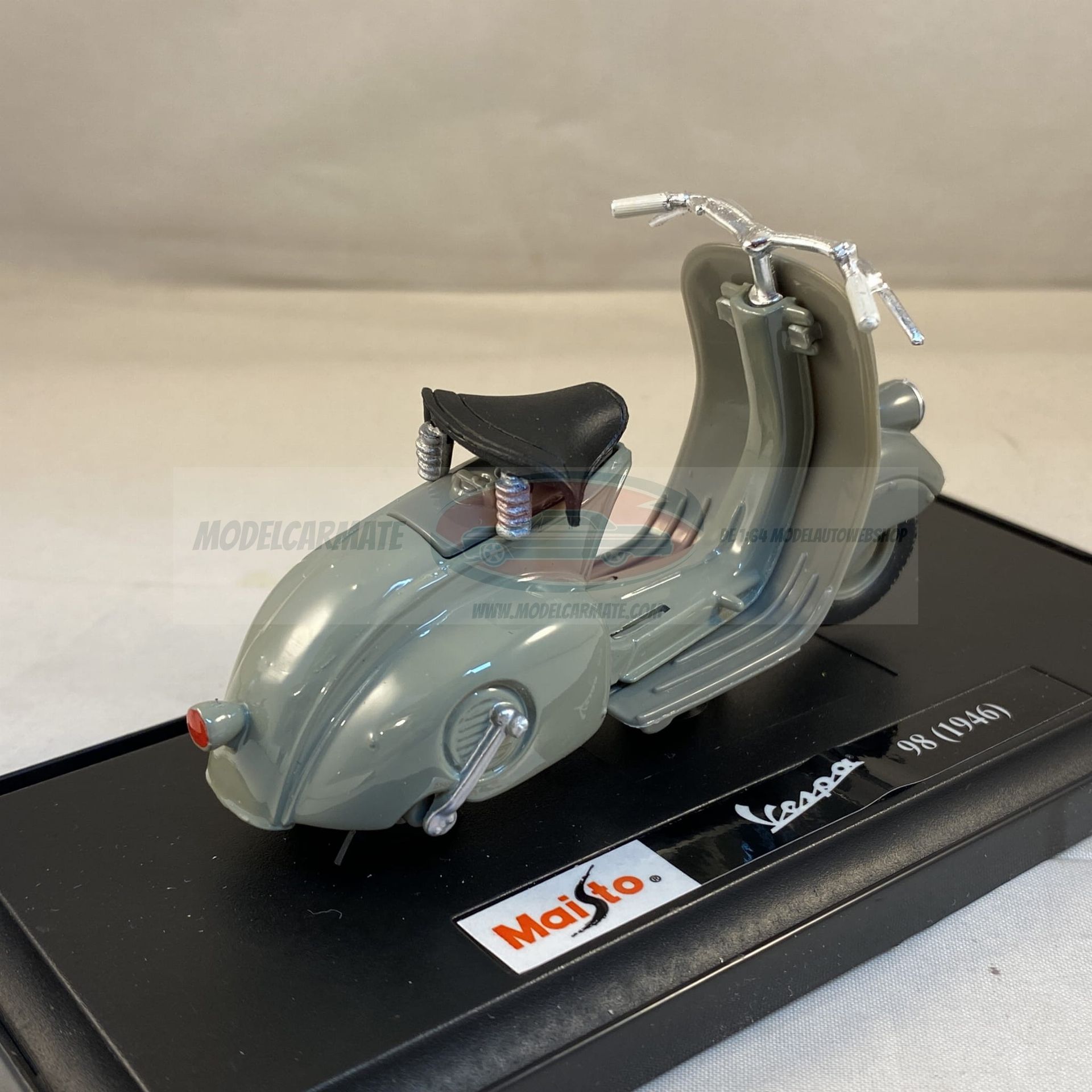 Maisto Scooter Vespa 98 (NEW MA 00 - 4FC2-40666)