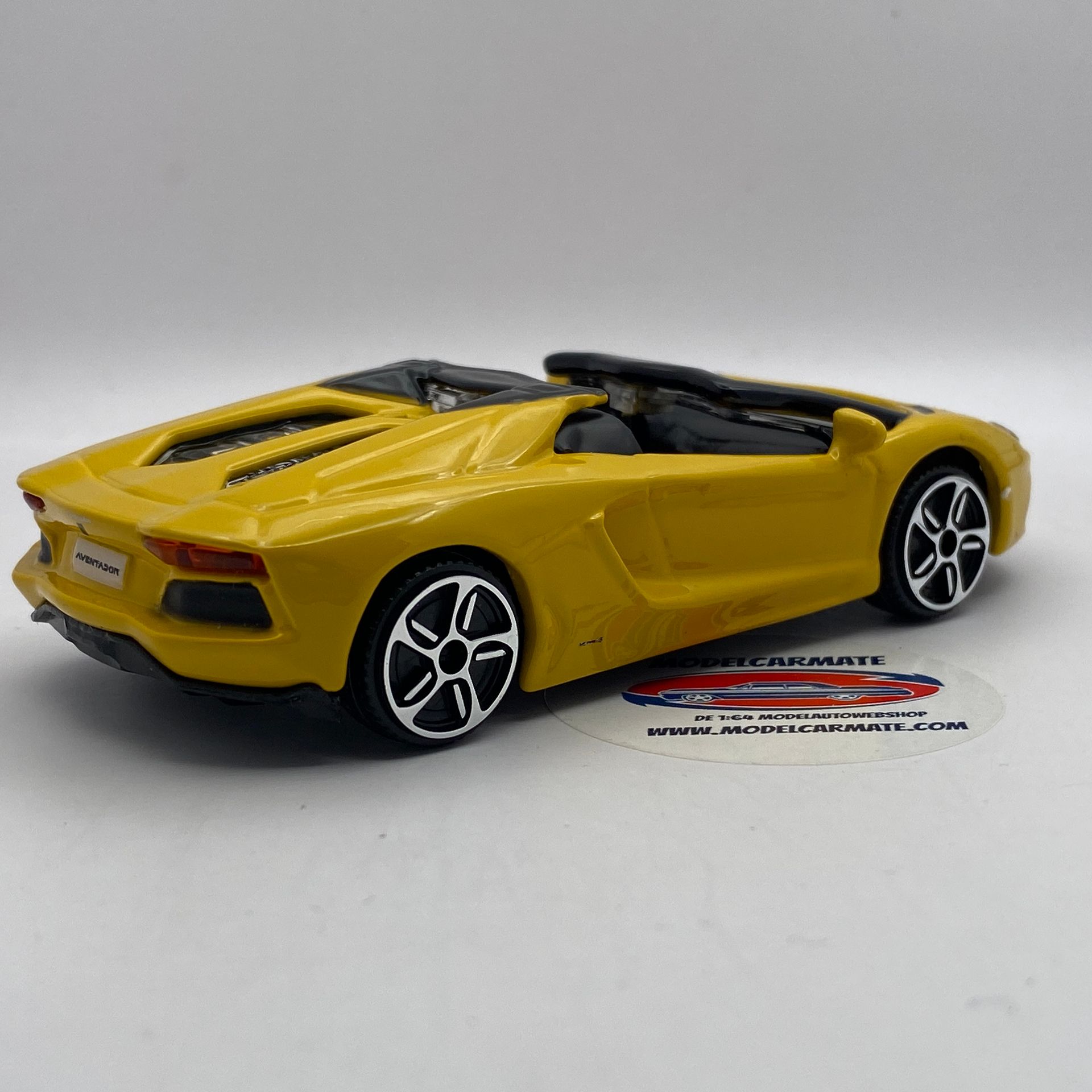 Bburago Lamborghini Aventador Roadster 2013