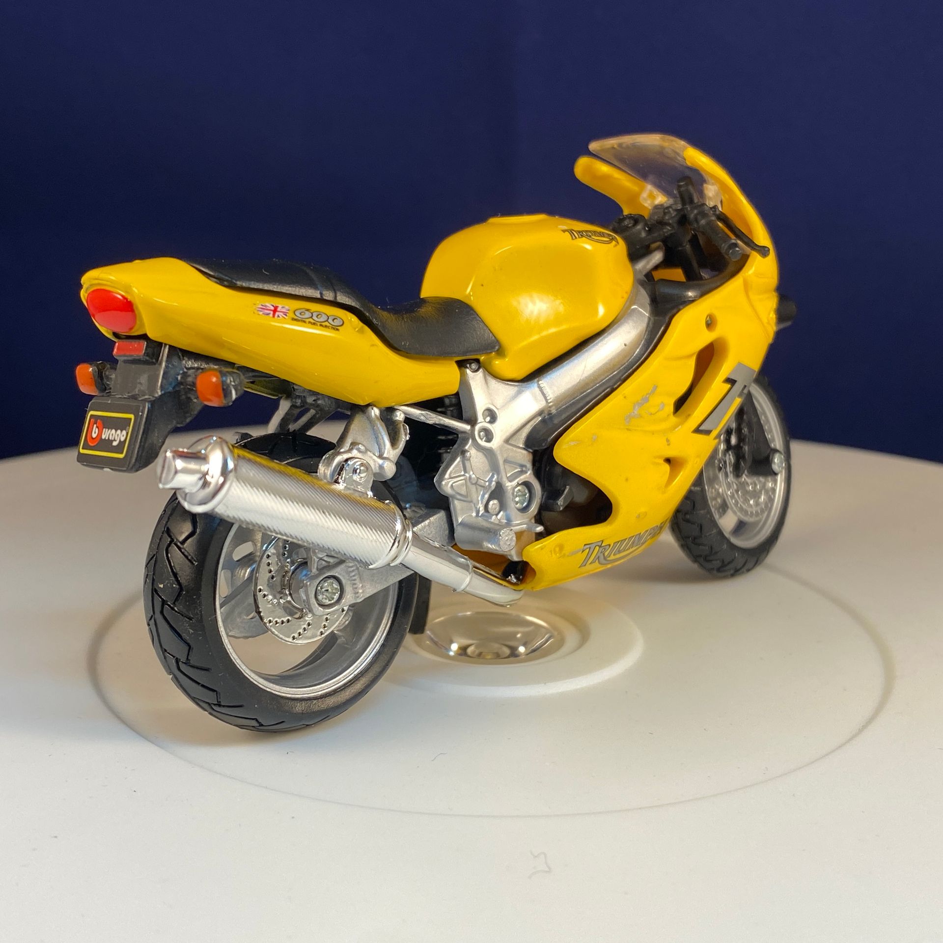 Bburago Triumph TT600