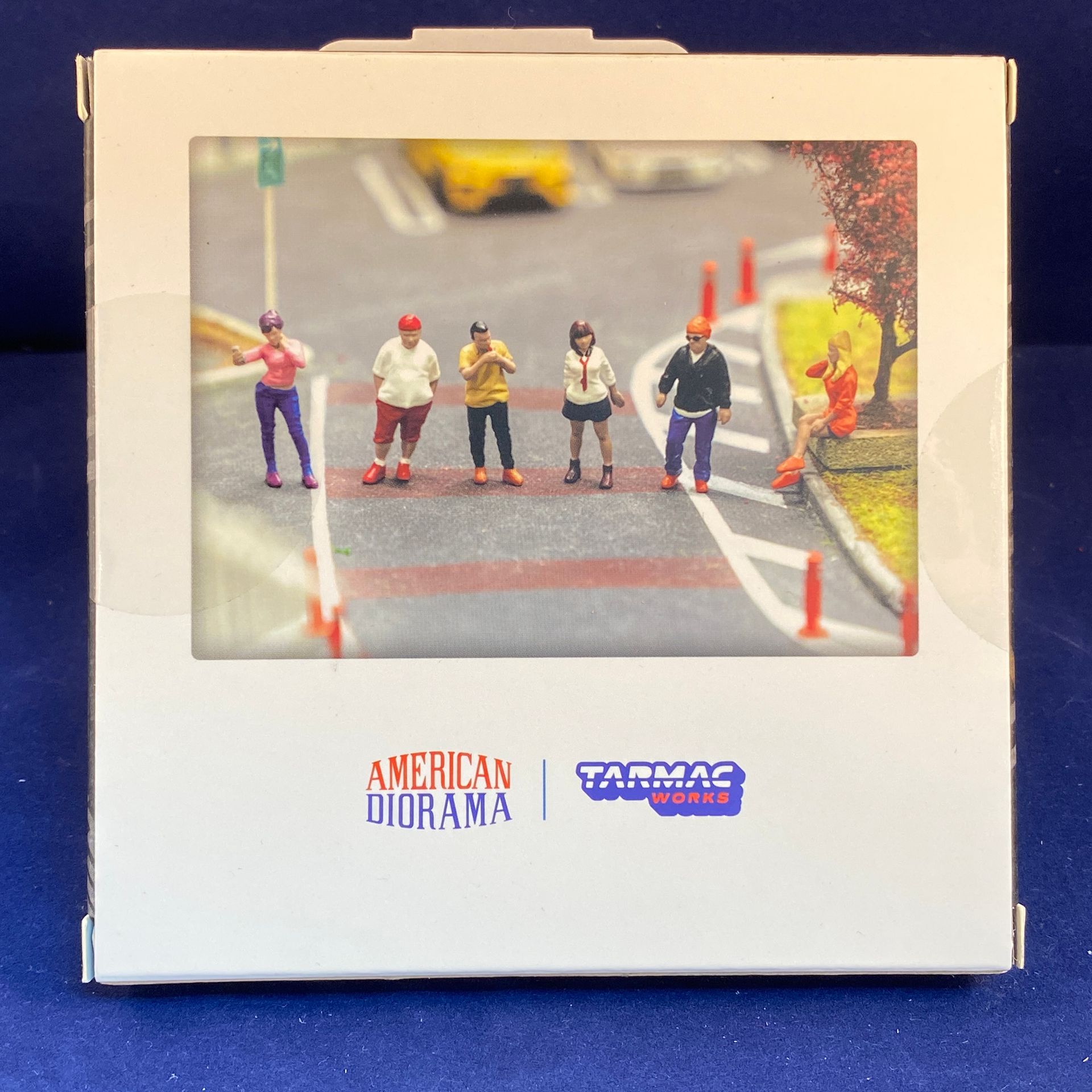 American Diorama - Tarmac Works 1:64 Figures - Car Meet 1