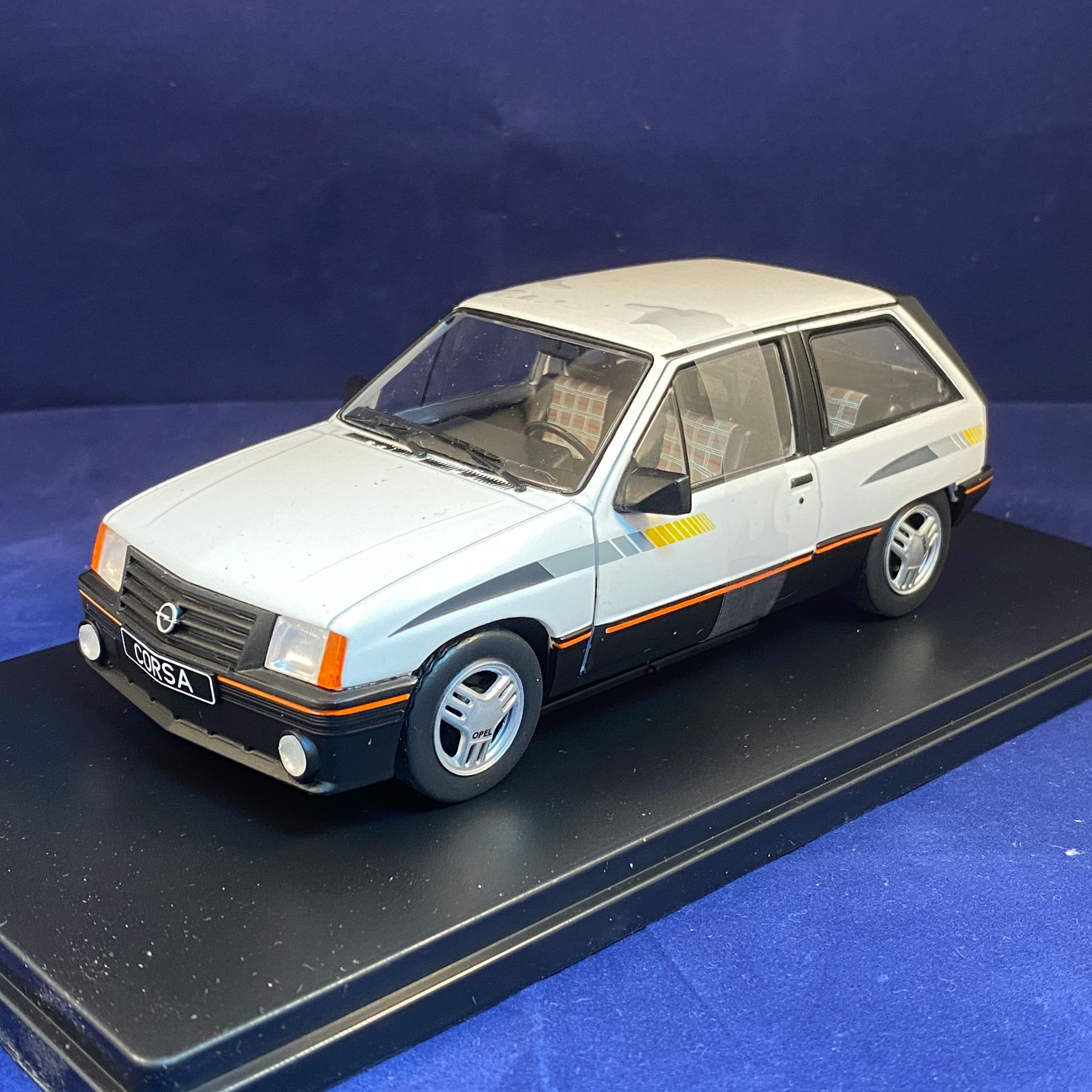 Whitebox Opel Corsa A SR 1985 - 1:24