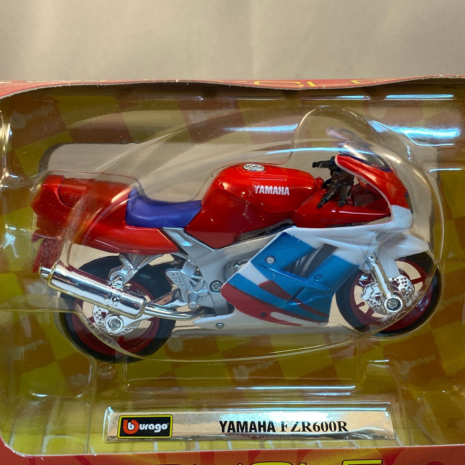 Bburago Yamaha FZR600R - 1:18