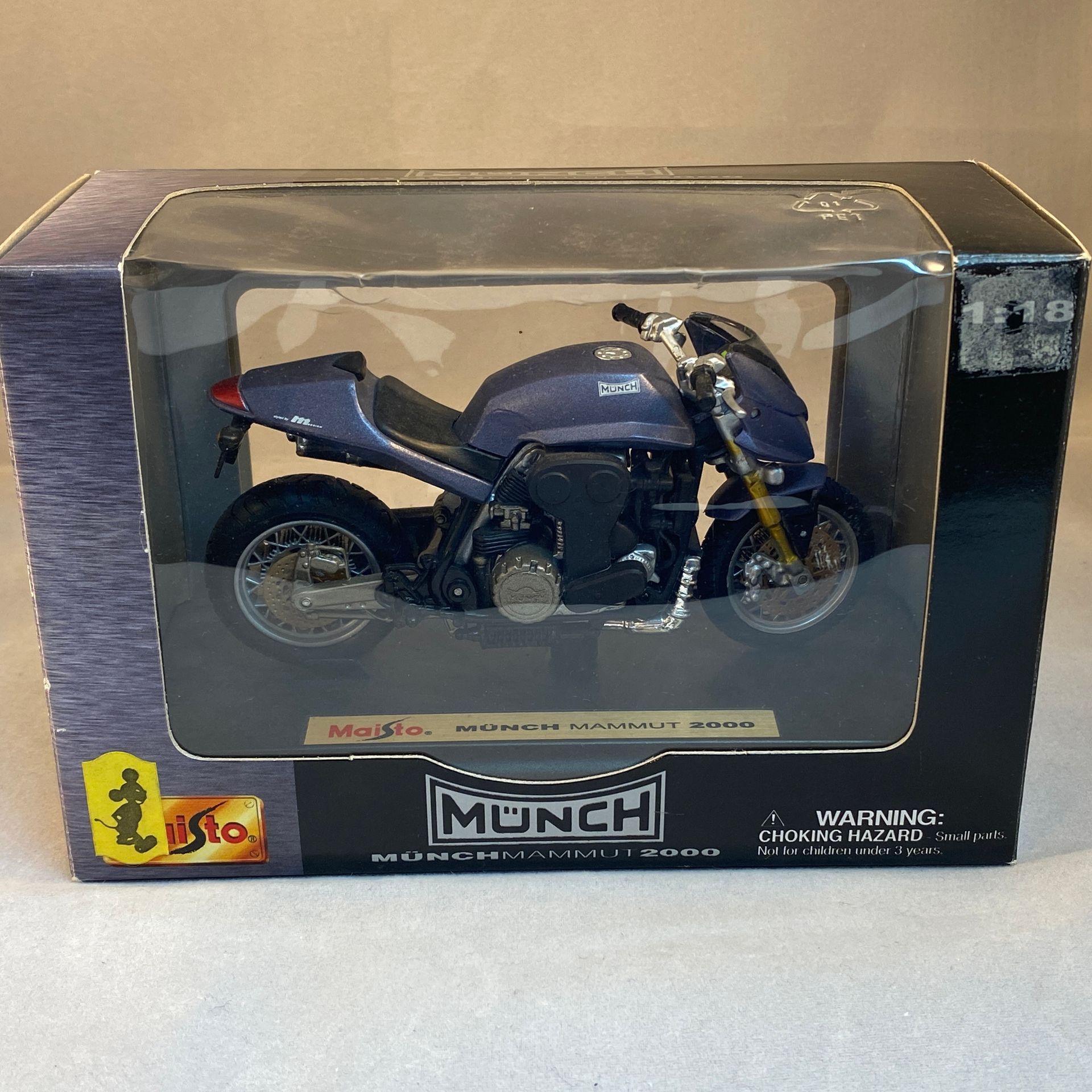 Maisto Munch Mammut 2000 - 1:18