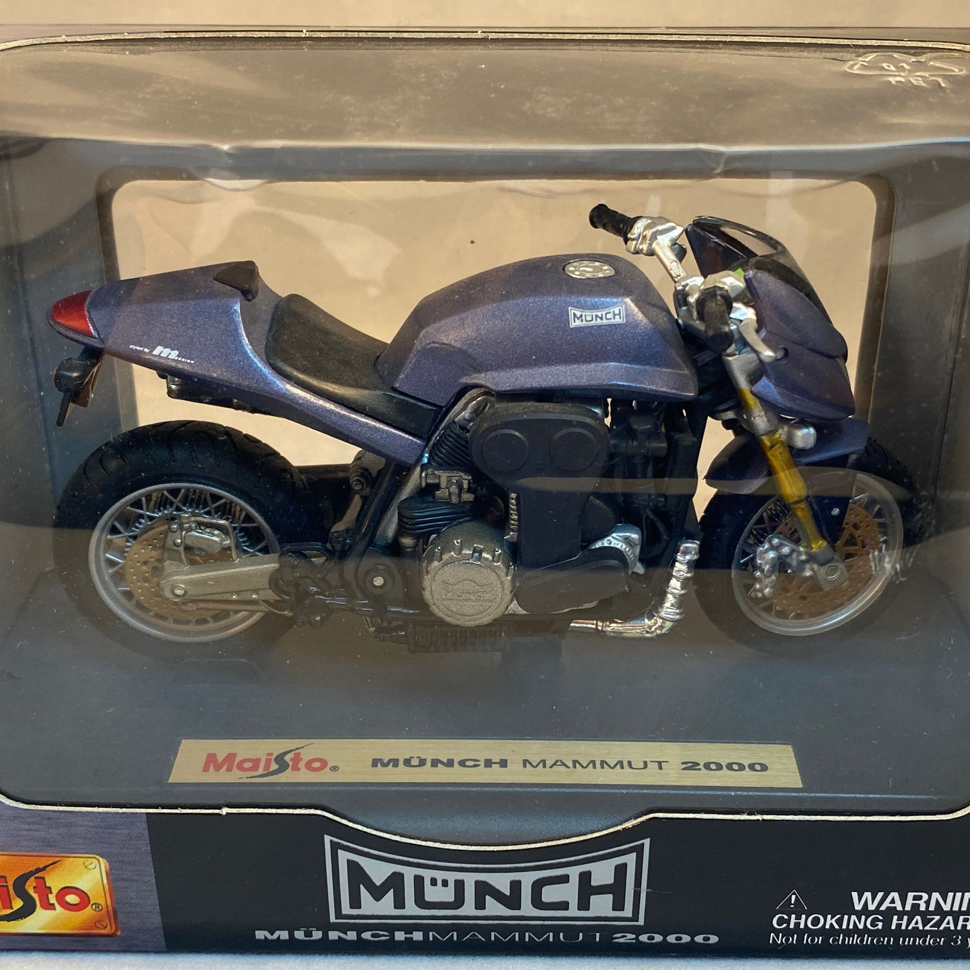 Maisto Munch Mammut 2000 - 1:18
