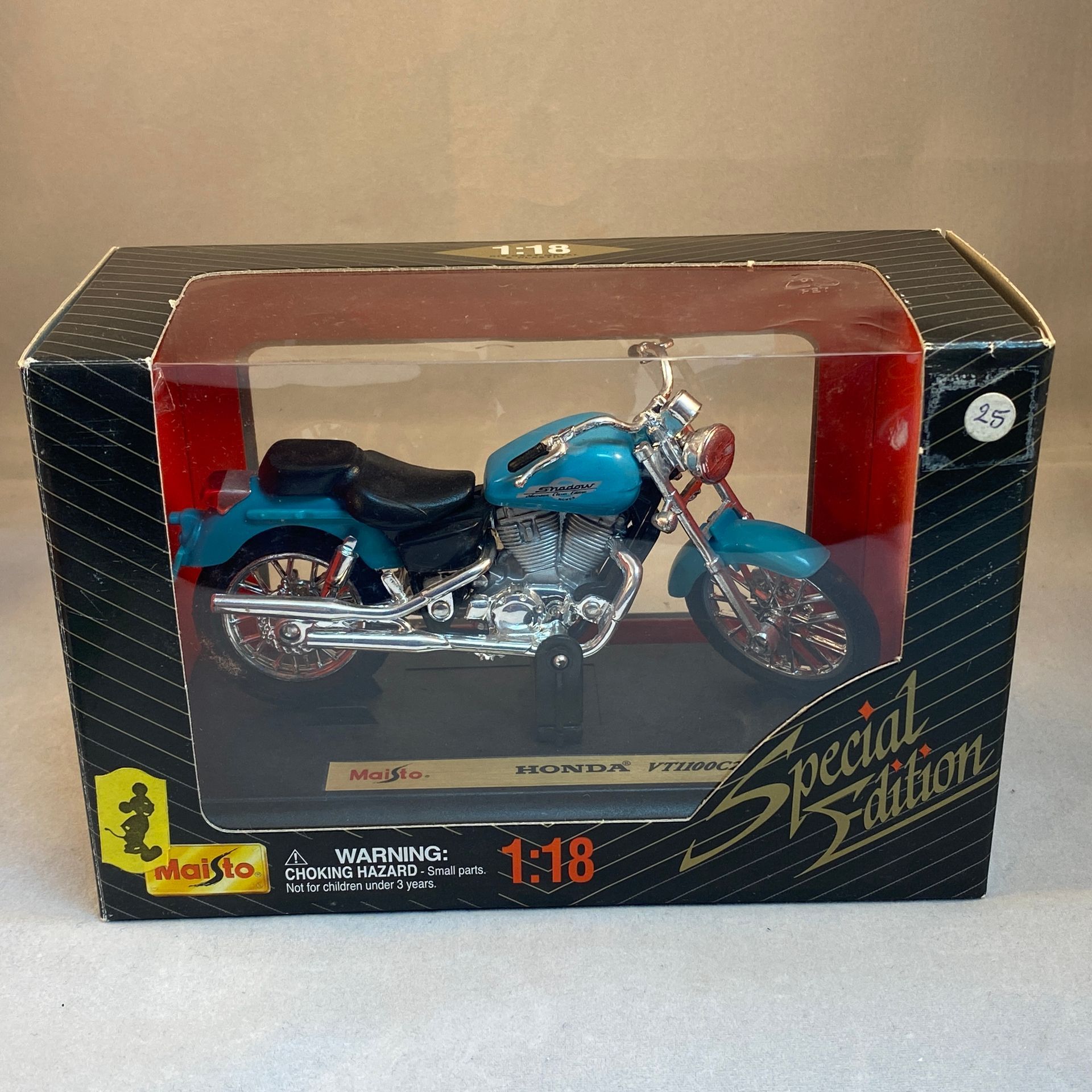 Maisto Honda VT1100C2 - 1:18