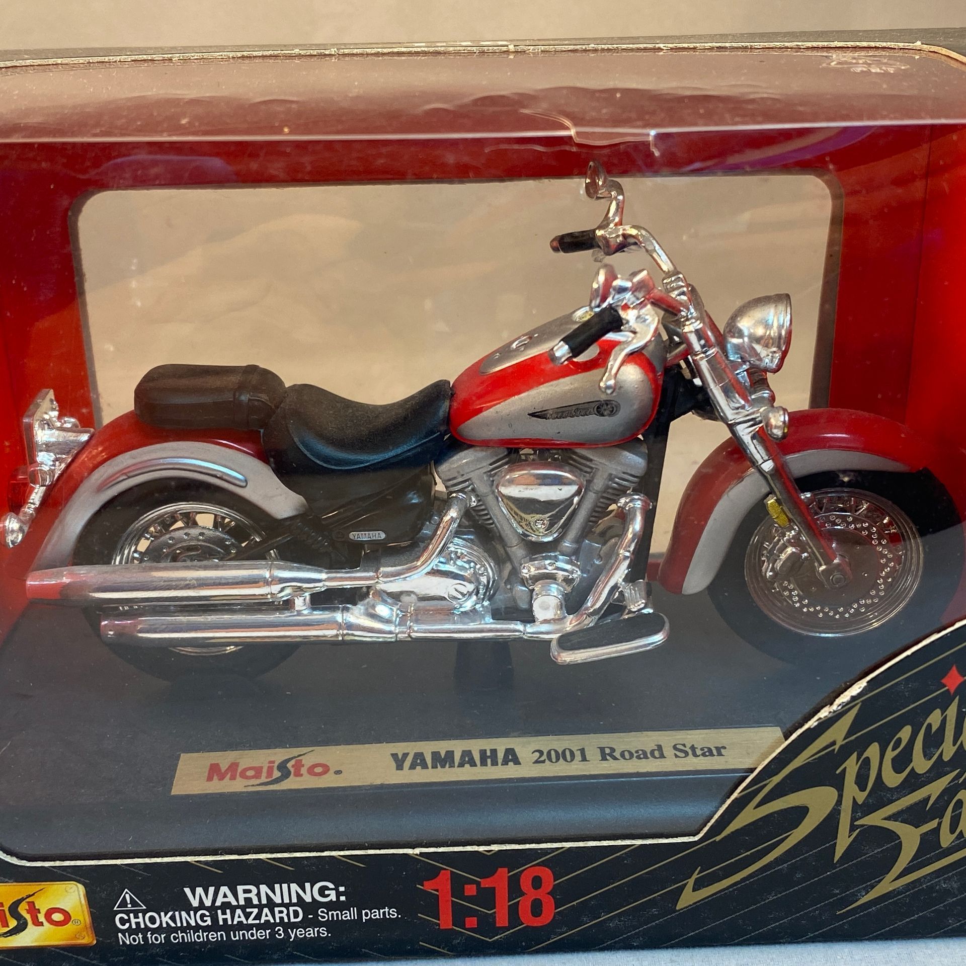 Maisto Yamaha 2001 Road Star - 1:18