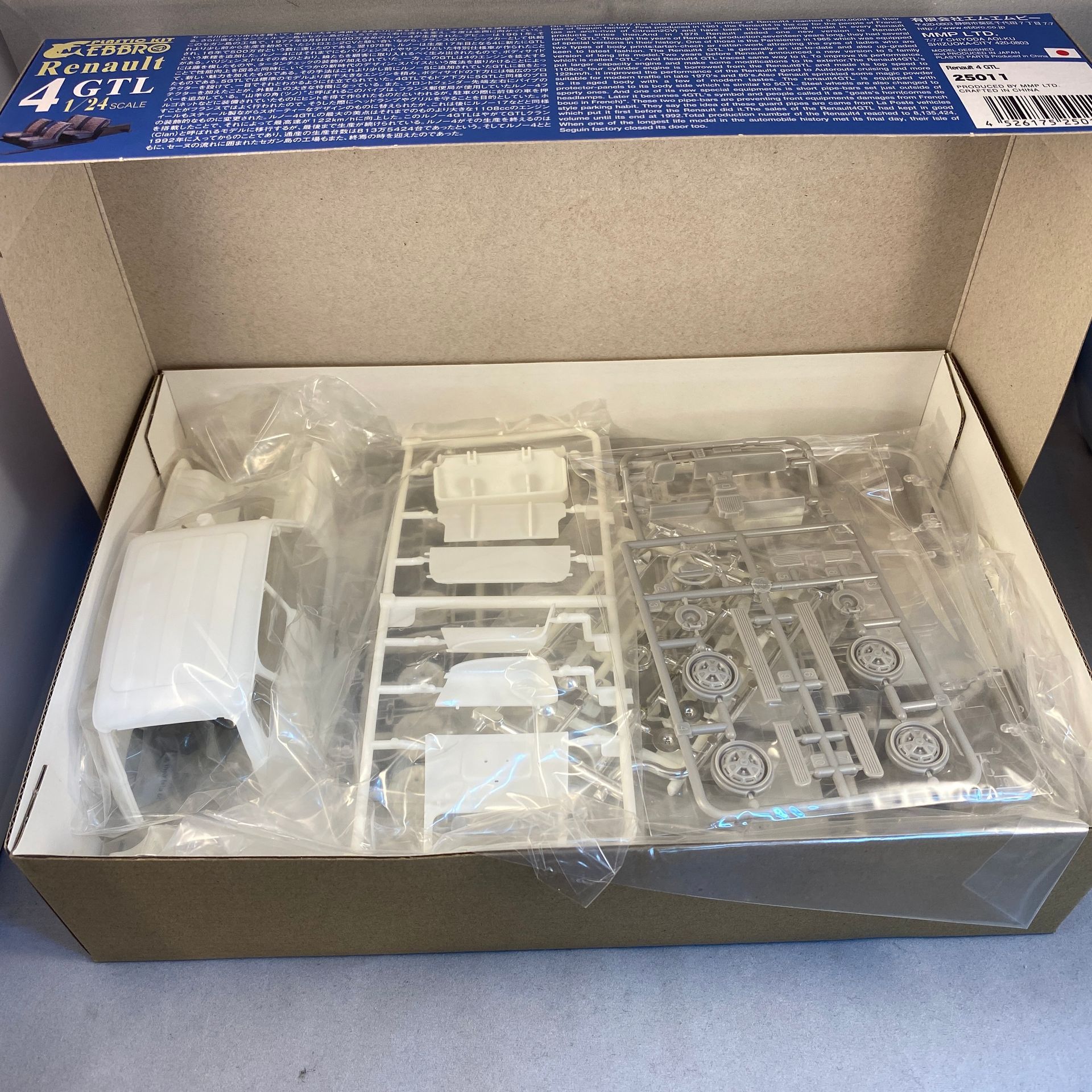Ebbro Hobby Renault 4 GTL - 1:24