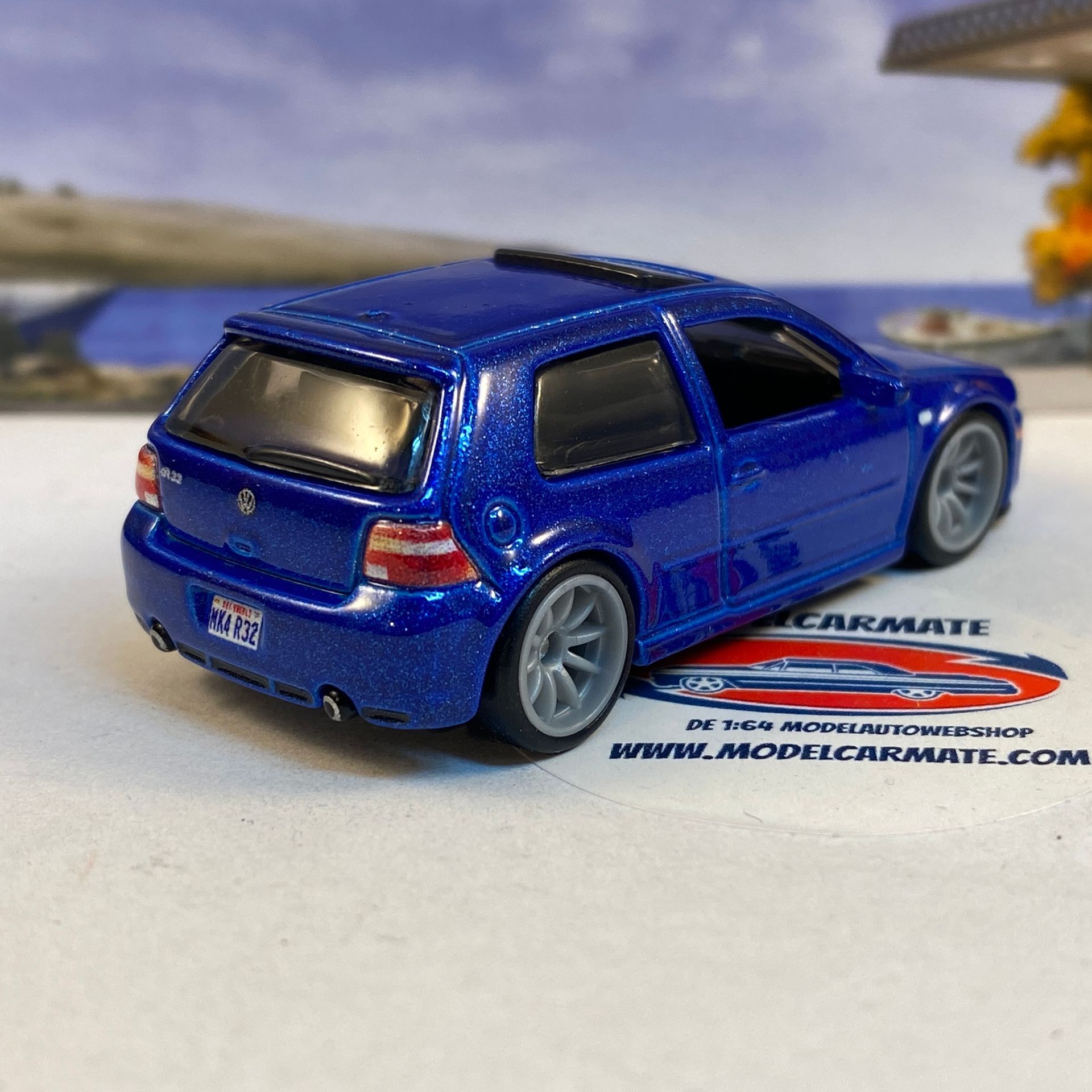 Hot Wheels Premium - 2004 Volkswagen Golf R32