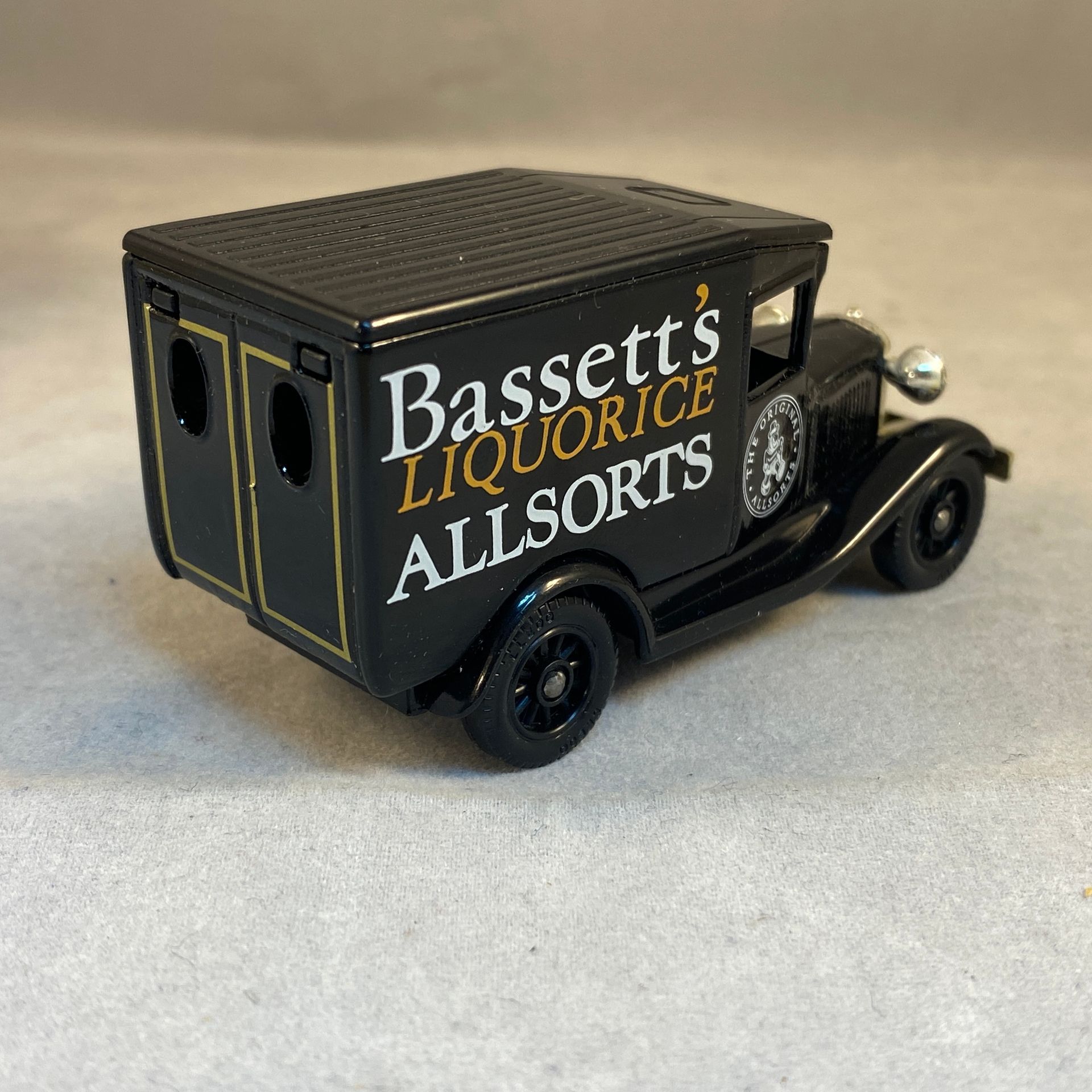 Lledo Days Gone - Caramelle alla liquirizia Bassett's Allsorts - Ford Model A del 1934