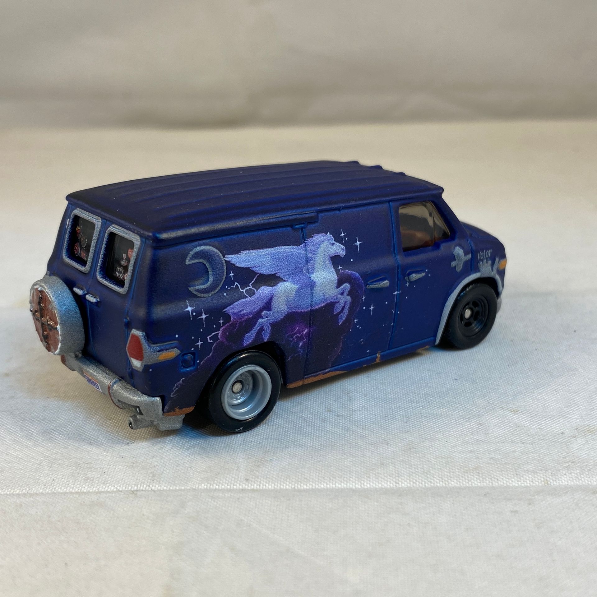 Hot Wheels Premium Disney - Quinevere Van