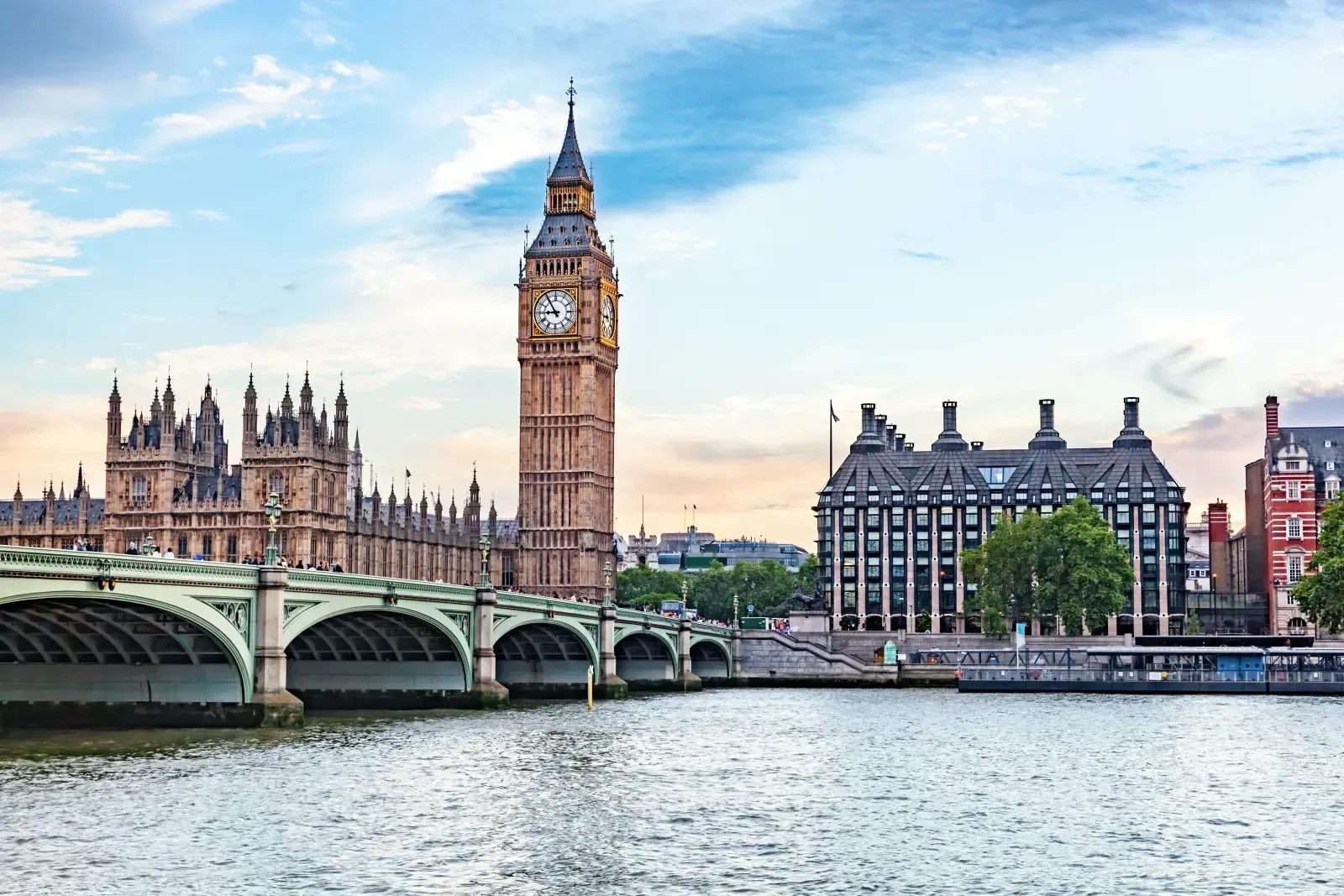 The Elizabeth Tower and Big Ben rise above the Palace of Westminster and Westminster Bridge along the River Thames.